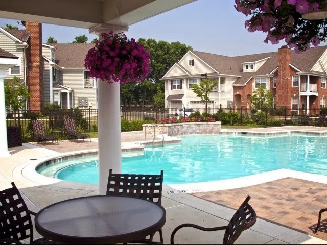 Building Photo - The Crest at Elm Tree