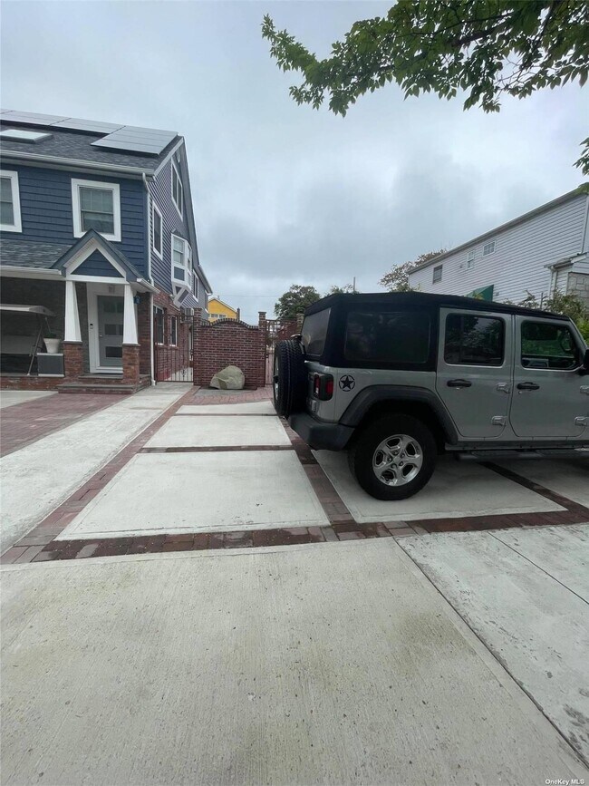 Building Photo - 335 E Olive St