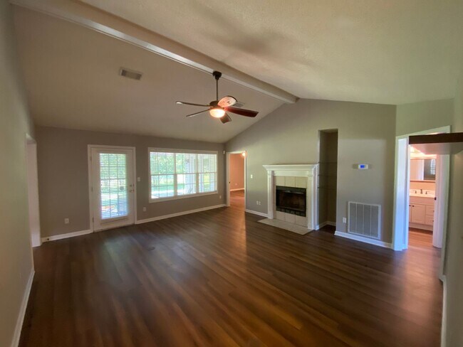 Building Photo - Home for rent in Tuscaloosa! Available to view with a 48 hour notice!