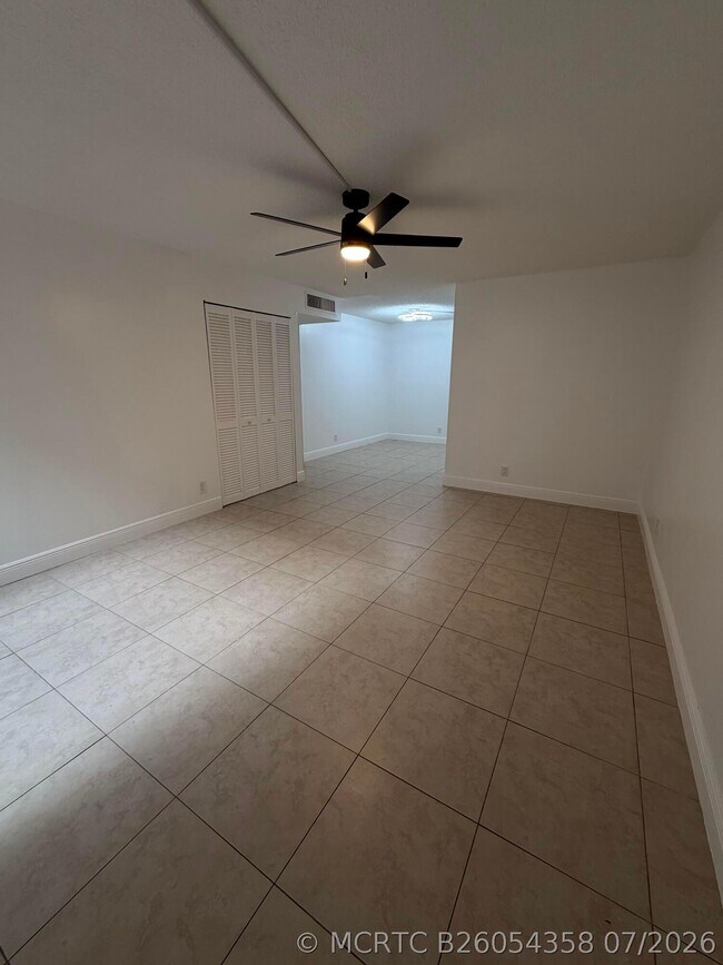 Building Photo - 2661 Riverside Dr