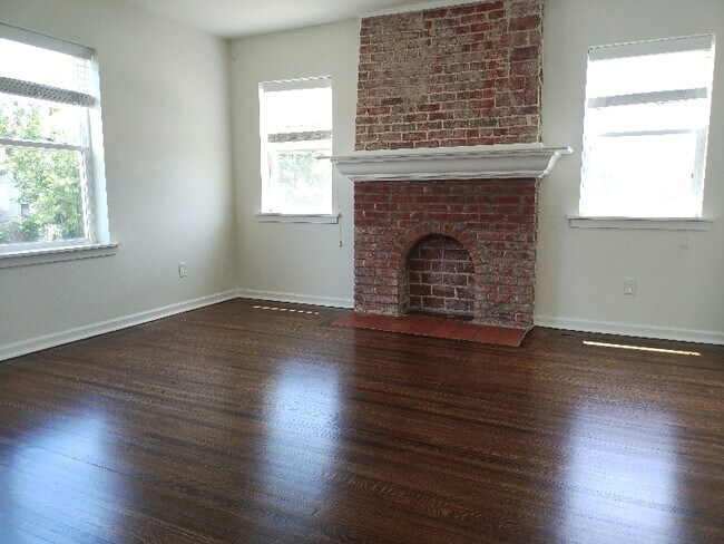 Building Photo - 1312 S Quaker Ave