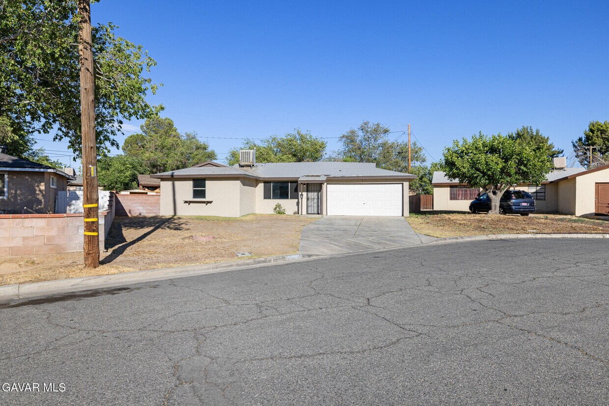 Foto principal - 45308 12th St W