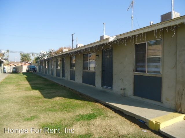 Primary Photo - 23740 Magnolia Ave