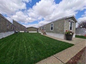 Building Photo - 547 Waxwing Ln