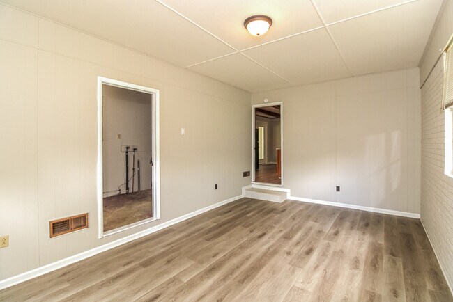 Foto del edificio - 1119 Meadow Ln