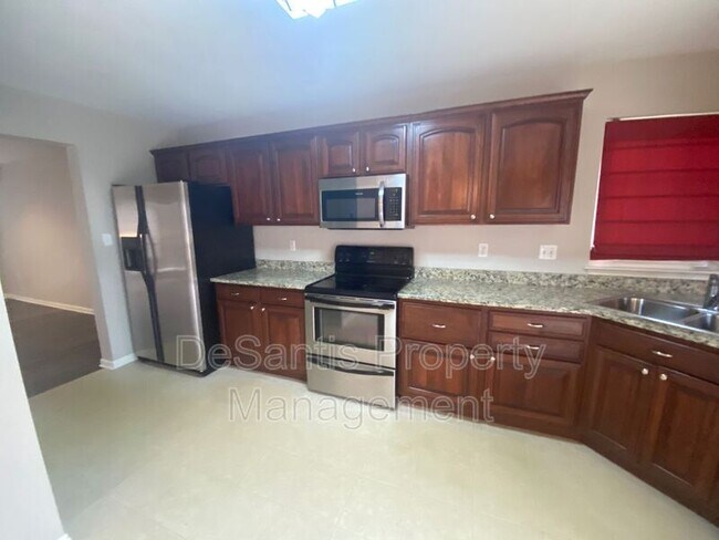 Foto del edificio - 640 E Village Green Blvd