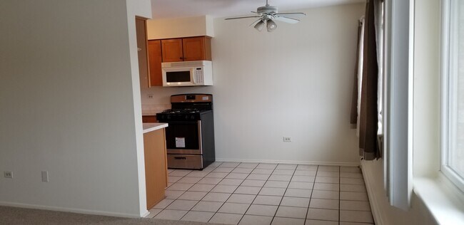 Foto del edificio - 8641 W Foster Ave