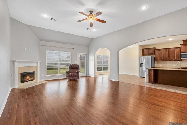 Building Photo - 13440 Larch Ct