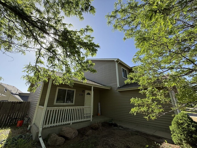 Building Photo - 739 Ponderosa Dr
