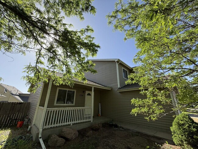 Foto del edificio - 739 Ponderosa Dr