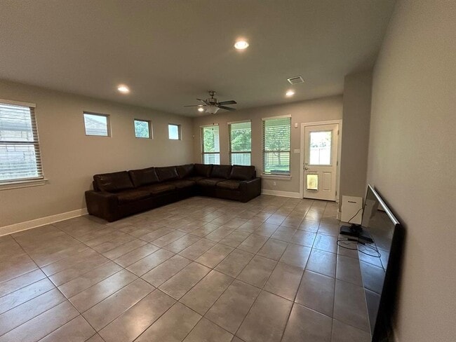 Building Photo - 305 Crossvine Trail