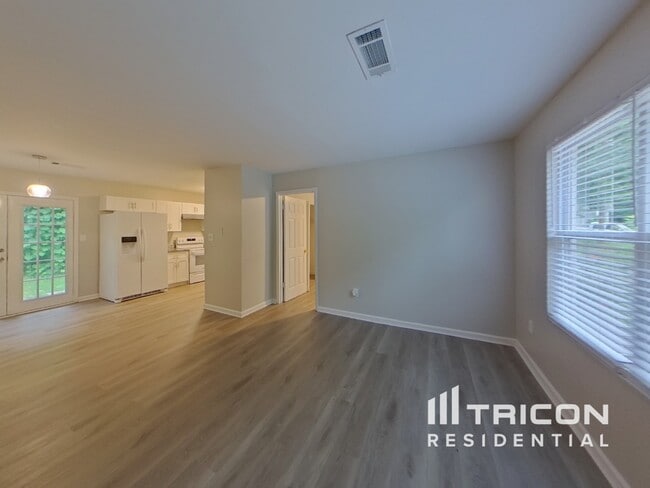Building Photo - 2943 Pebblebrook Dr