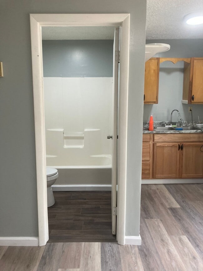 Building Photo - 2 bedroom - 1 bathroom