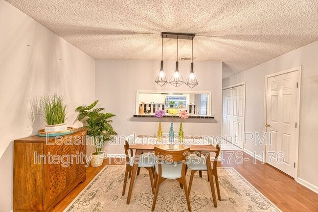 Building Photo - 1739 Boulevard De Province