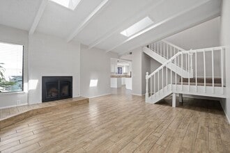 Building Photo - 154 Country Club Dr