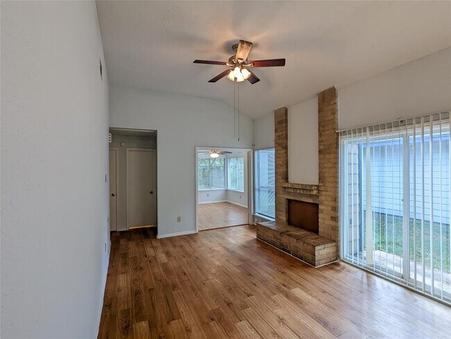 Building Photo - 9131 Golden Sunshine Dr