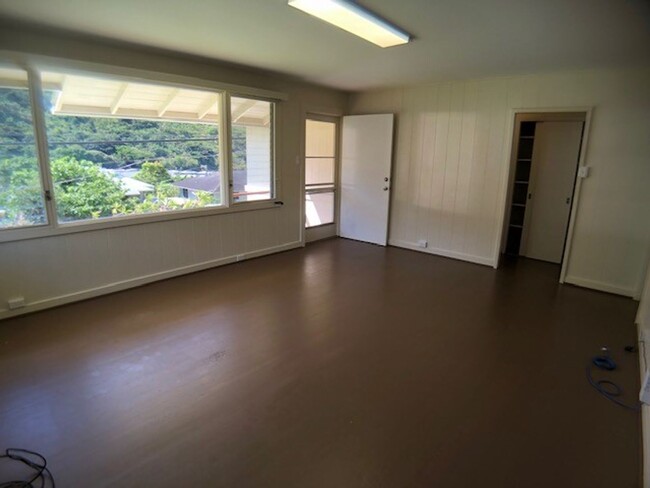 Foto del edificio - Spacious and Quiet 2 Bed 1 Bath 1 Parking ...