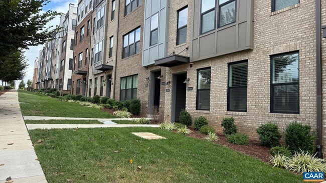 Building Photo - 628 Noush Ct