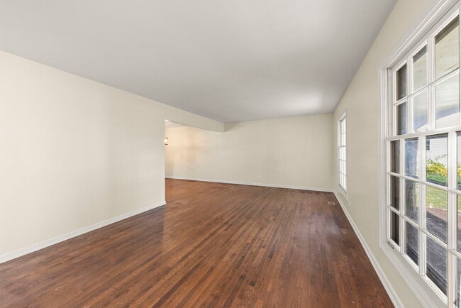 Building Photo - 345 Green Valley Dr