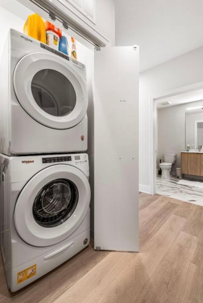 Building Photo - 900 W Washington Blvd