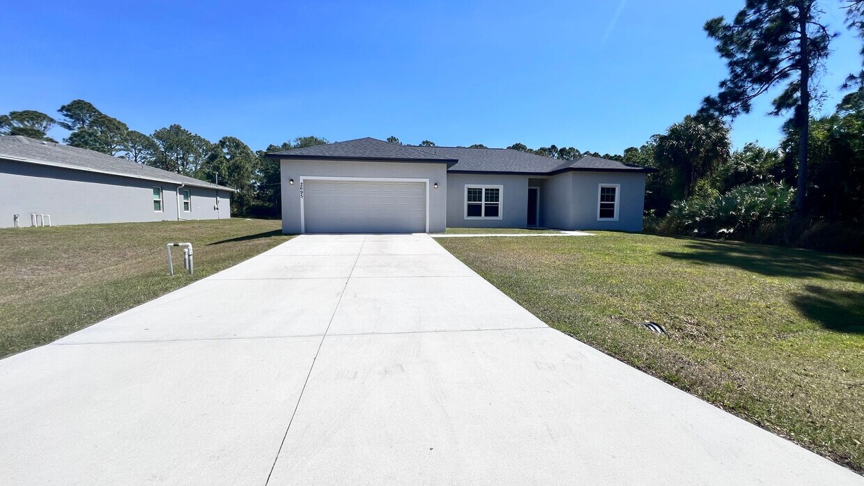 Primary Photo - Stunning 3 Bedroom, 2 Bathroom Home in Pal...