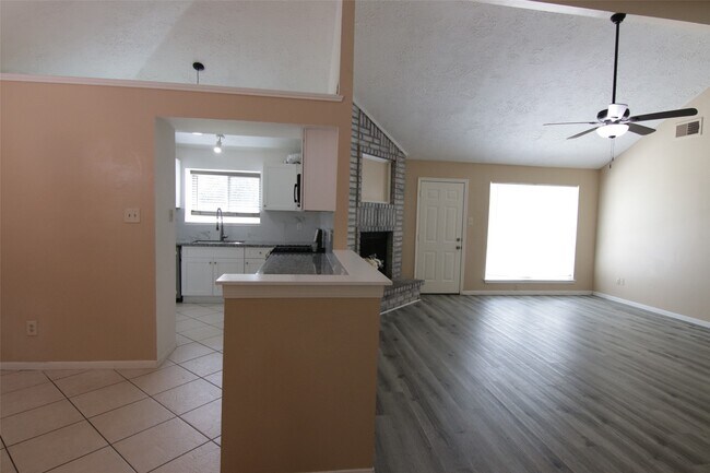 Building Photo - 6918 Glen Rosa Dr
