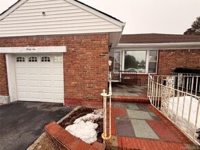 Building Photo - 46 Elmira St