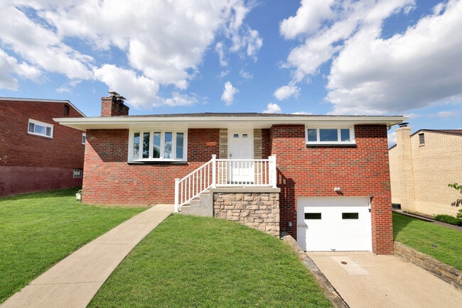 Building Photo - 1755 Elderslee Rd
