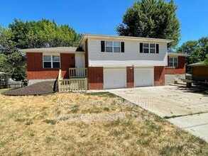 Building Photo - 706 NE Orchard Dr