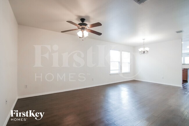 Foto del edificio - 1305 Haley Ln