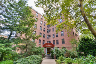 Building Photo - 161 Pearsall Dr
