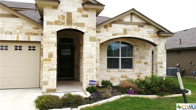 Building Photo - 264 Escarpment Oak