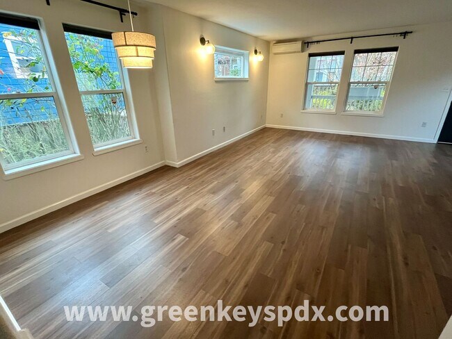 Building Photo - 3-Bedroom, 1.5-Bathroom House near Kenton ...