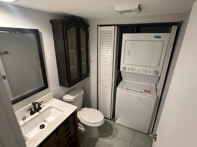 Building Photo - 417 4th Ln