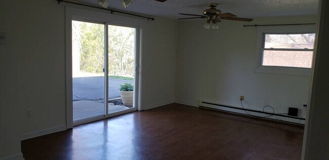 Foto del edificio - 2111 Lusters Gate Rd