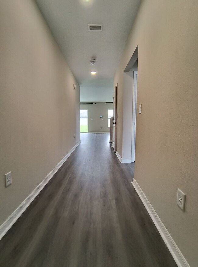 Building Photo - 5 BED 3 BATH SOLAR HOME FOR RENT!! Availab...