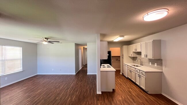 Building Photo - 8126 Marydean Ave