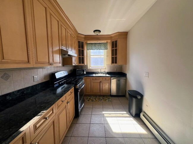 Foto del edificio - 1 bedroom in WOODSIDE NY 11377