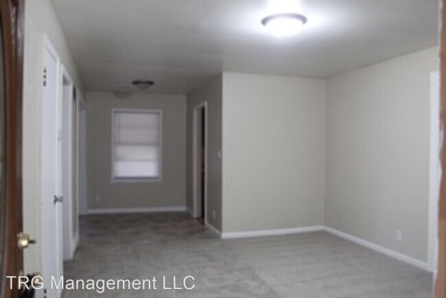 Building Photo - 3 br, 1 bath House - 778 Eastridge St. E