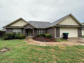Building Photo - 4031 Briar Ln