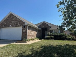 Building Photo - 2300 Castle Creek Dr