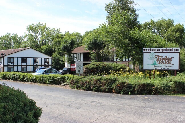 Building Photo - Tudor Park Apartments