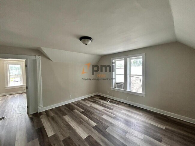 Foto del edificio - 215 Lafayette St