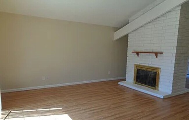 Foto del edificio - 1266 Hartford Cir