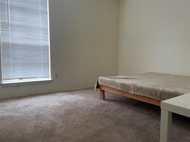 Foto del edificio - 9220 Bellwood Ln