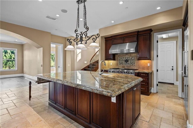 Building Photo - 18 Via Cima