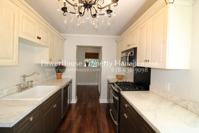 Building Photo - 4017 Doral Dr