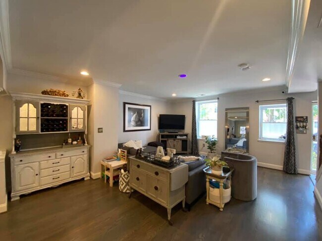 Foto del edificio - Lovely 3 Bedroom Townhouse in Southwest Wa...