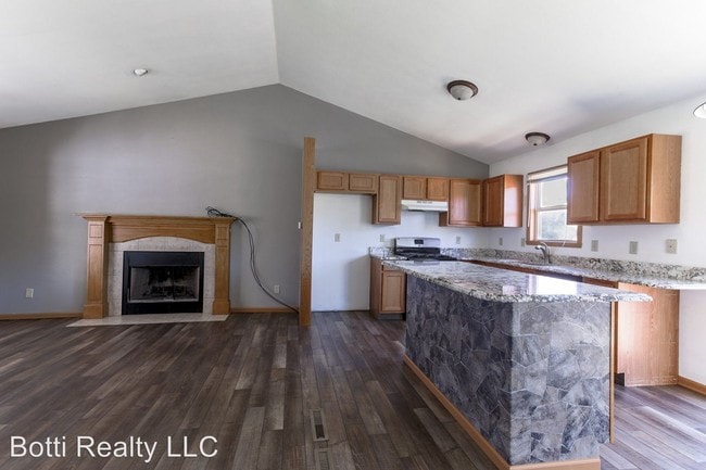 Building Photo - 4 br, 2 bath House - 2221 Maxine Lane