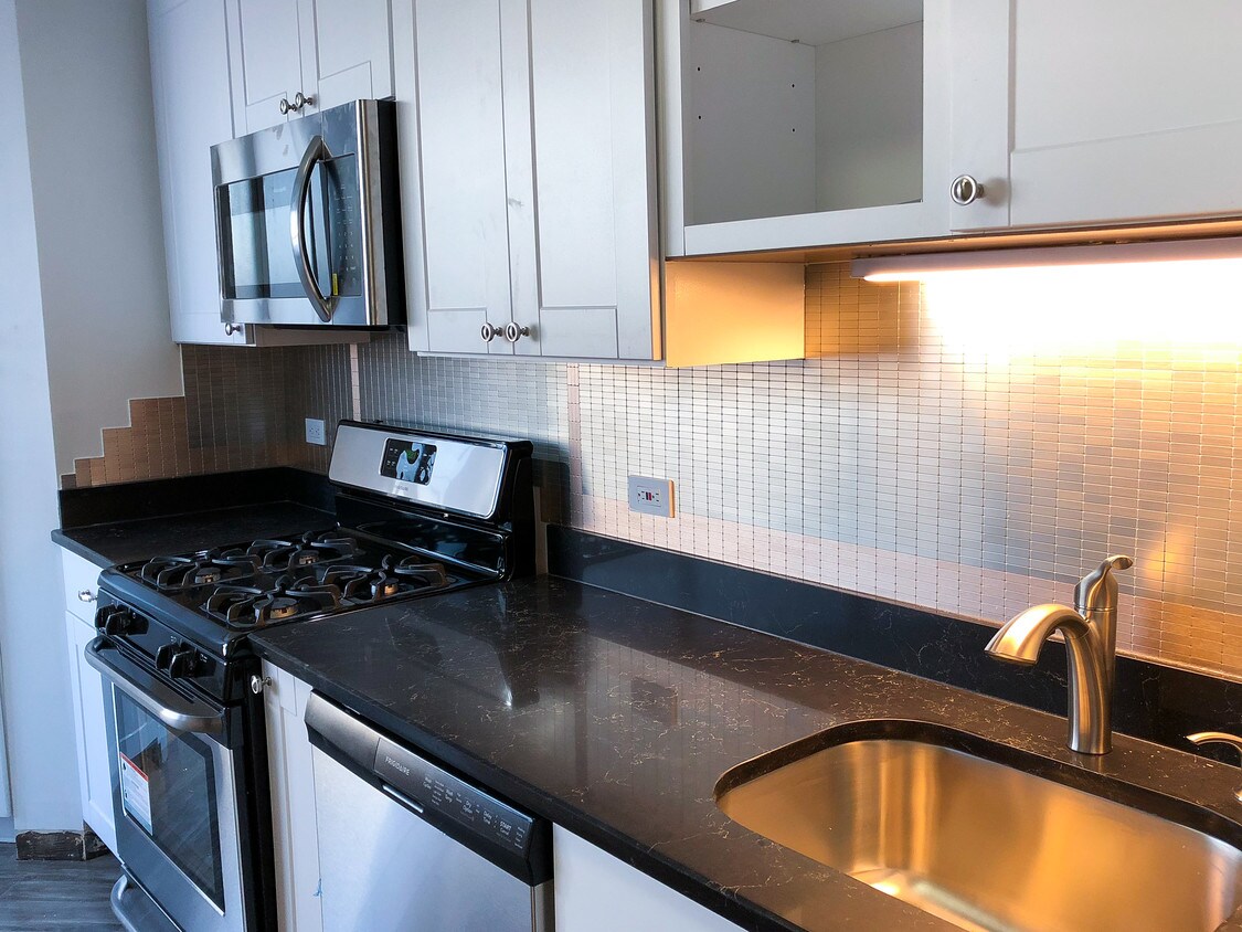 Foto principal - 7000 Boulevard E